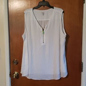 Nwot Avenue White sleeveless shirt size 22/24